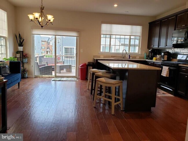 Building Photo - 10112 Futbol Ct