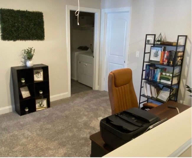 Building Photo - Single-family home