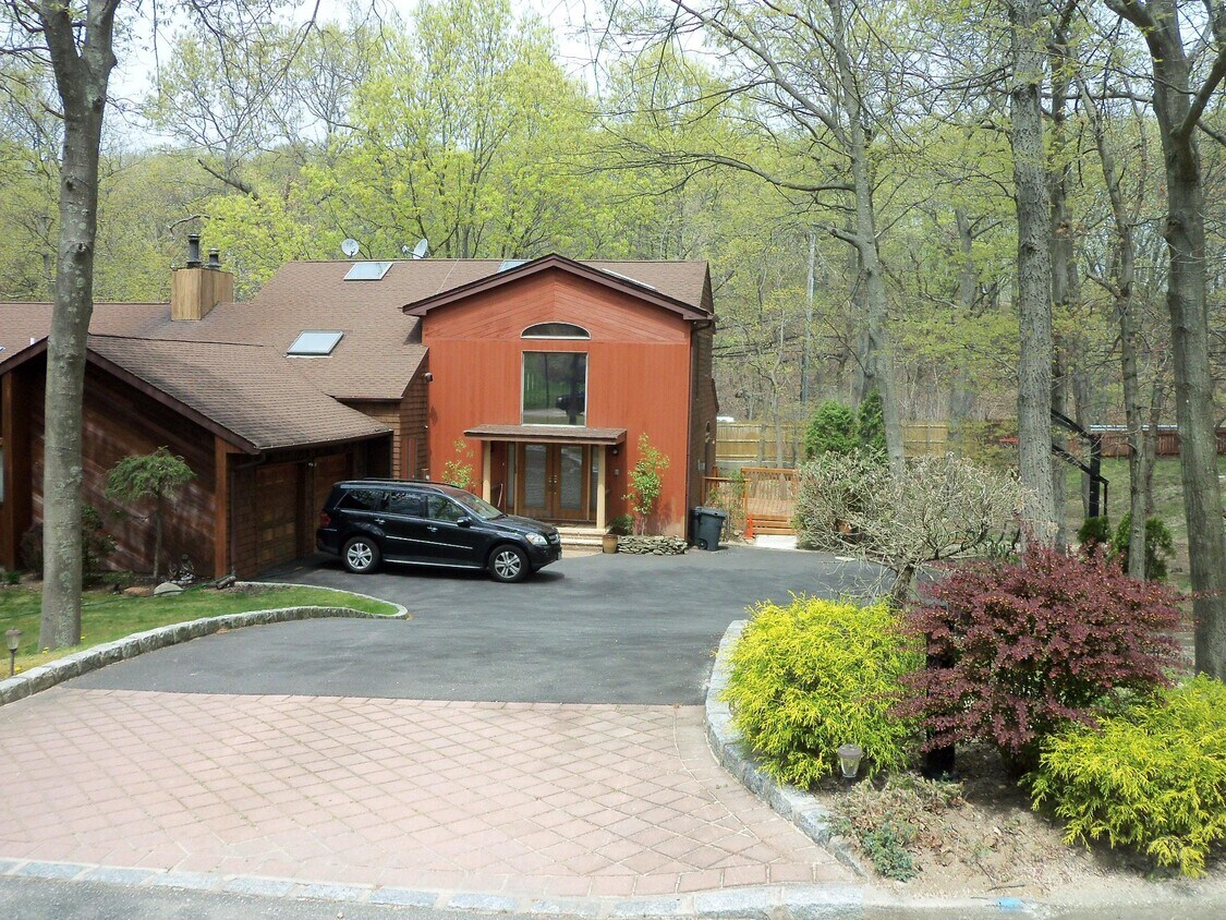 Primary Photo - 1 Brothers Ct