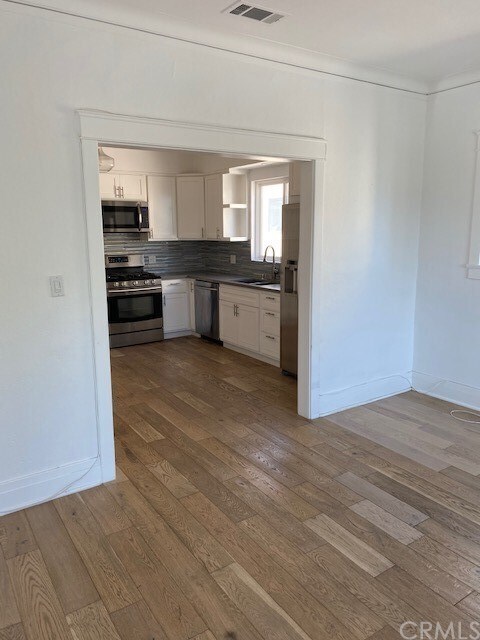 Building Photo - 767 N Ridgewood Pl