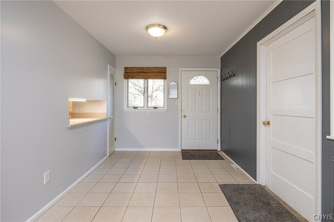 Building Photo - 35 Lakeview Cir