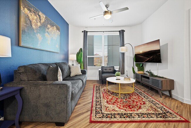 Foto del edificio - 2435 E Riverside Dr