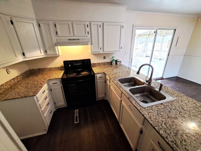 Building Photo - 109 Holiday Island Dr