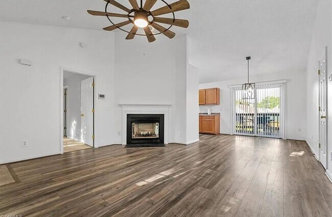 Foto del edificio - Charming 3Bed/2Bath house with 1 car garag...