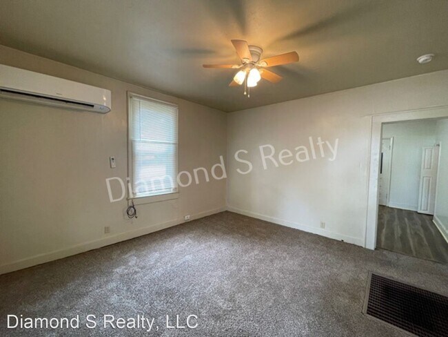 Building Photo - 2 br, 1 bath House - 2054 North Rogers Avenue
