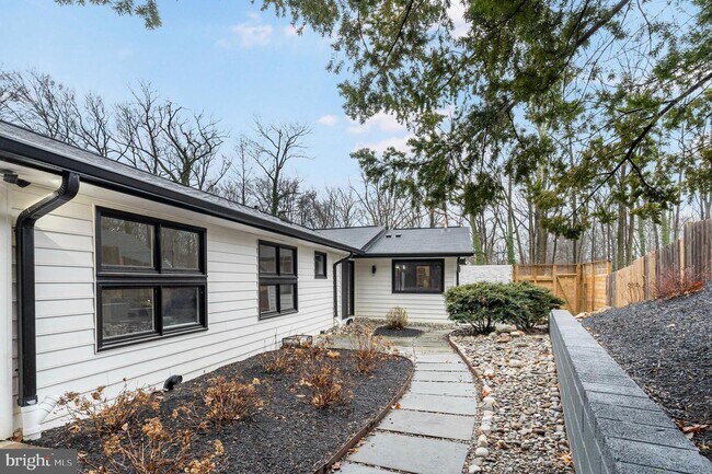 Building Photo - 1018 Cowpens Ave