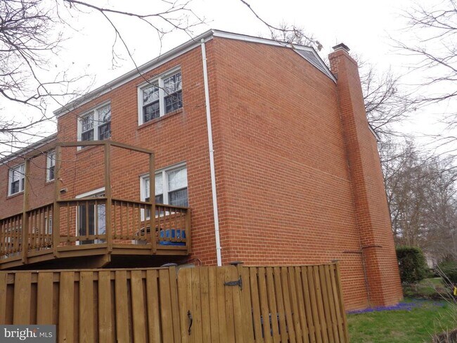 Foto del edificio - 3328 Spring Ln