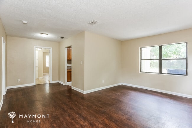 Building Photo - 5453 Oak Forest Dr