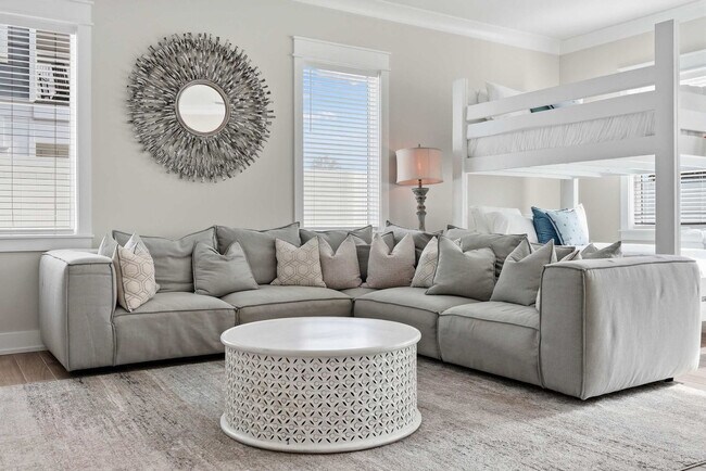 Foto del edificio - 14300 Front Beach Rd