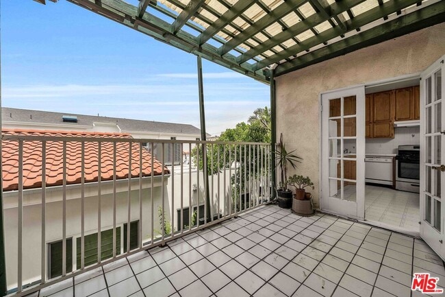 Building Photo - 1140 S Swall Dr