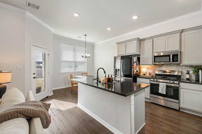 Building Photo - 5903 Eldora Dr