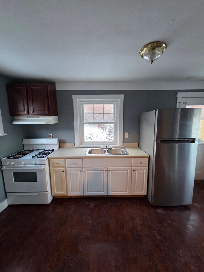 Foto del edificio - 437 Freeport Rd