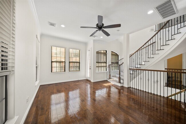 Building Photo - 7130 Laguna Villas