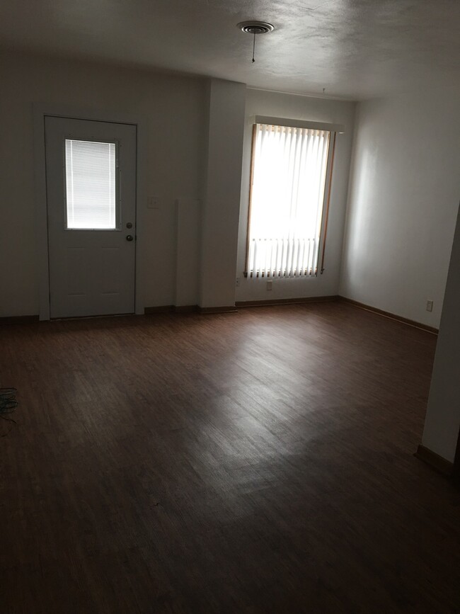 Foto del edificio - 3435-3435 Valley Dr
