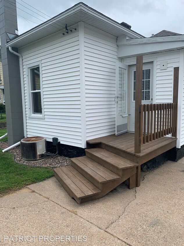 2 br, 1 bath House 423 W Monowau St House Rental in Tomah, WI