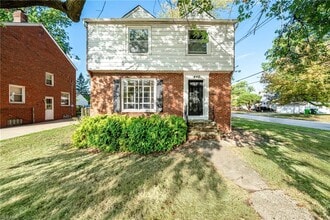 Building Photo - 440 E 250th St Building Photo - 440 E 250th St