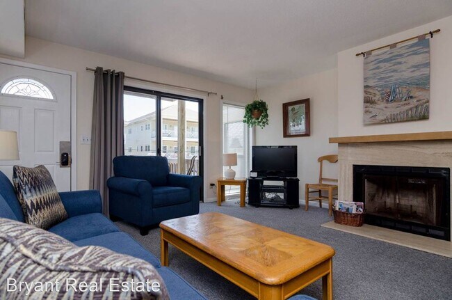 Building Photo - 3 br, 3 bath House - 13 East Henderson Str...