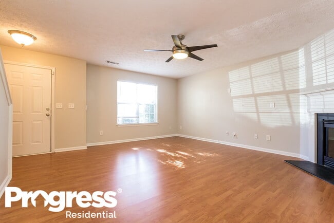 Building Photo - 126 Springbottom Dr SE