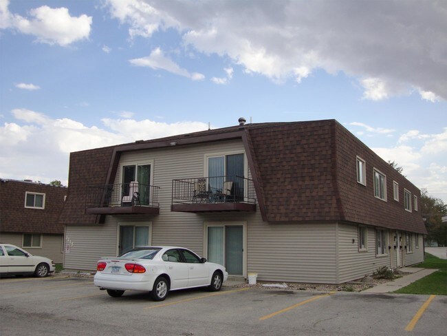 Building Photo - 3215 Terrace Dr