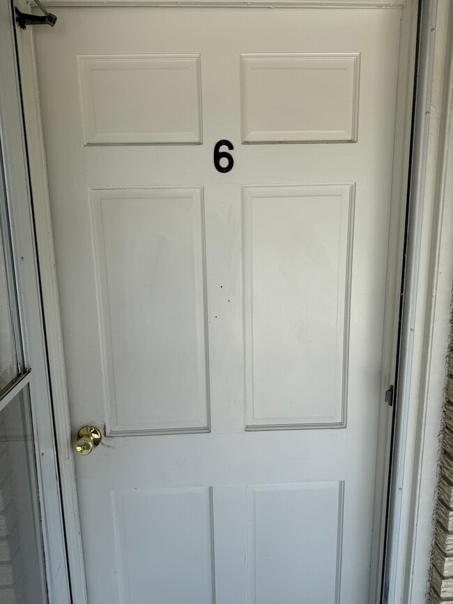 Building Photo - 406 Hialeah Ave