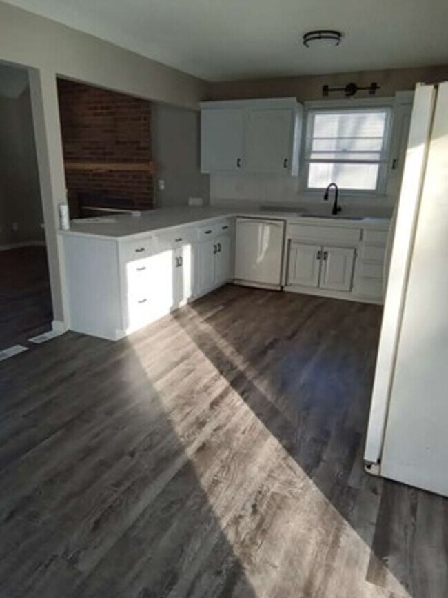 Foto del edificio - COMING SOON!! Large SF in Lee's Summit