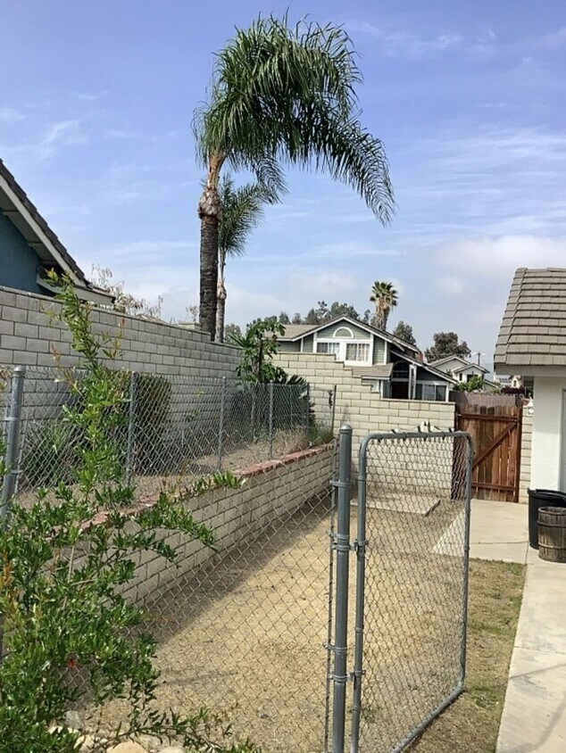 Foto del edificio - Charming 3 Bed/2.5 Bath Home With A Spacio...