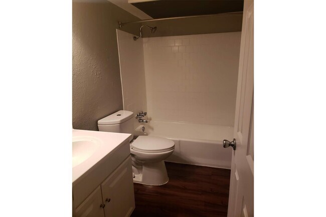 Foto del edificio - 1212 Hampshire Ln