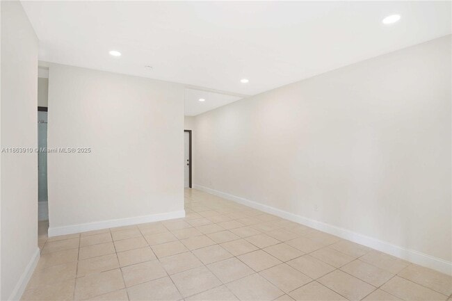 Foto del edificio - 502 NW 7th Ct