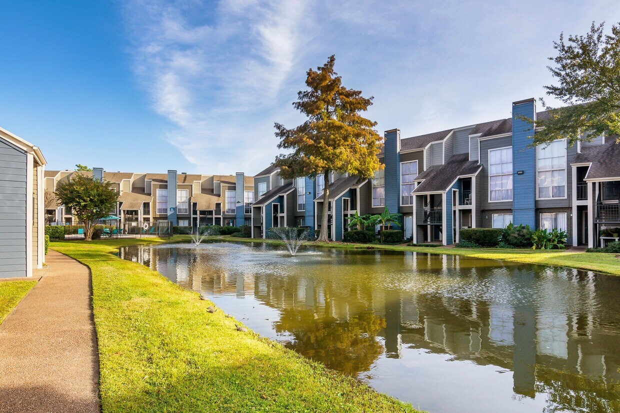 Park at Woodlake Apartments at 9545 Ella Lee Ln Houston, TX