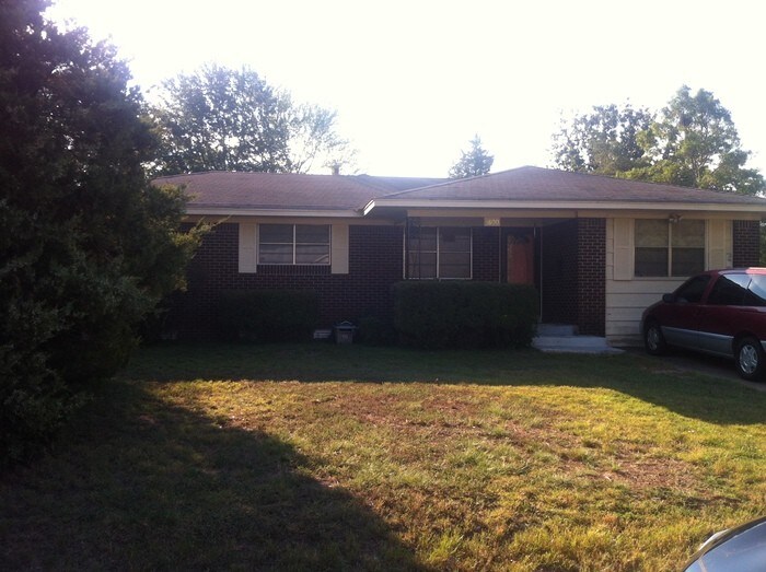 Primary Photo - 3800 Willow Cir