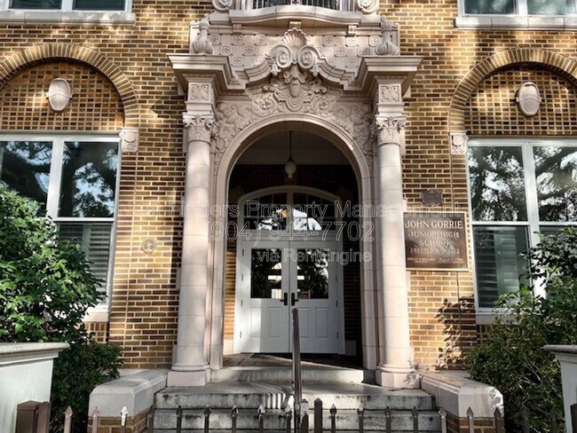 Building Photo - 2525 College St