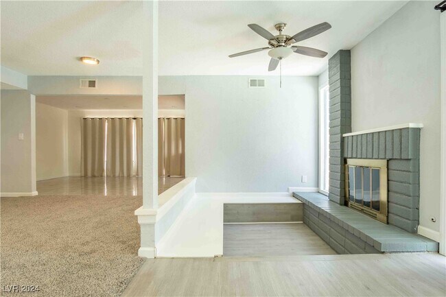 Building Photo - 5052 Long View Dr