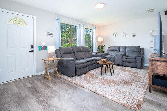 Foto del edificio - 2233 La Valle Dr