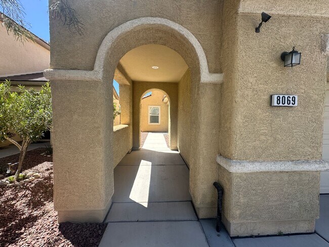 Building Photo - Golf Course property 3 bedroom