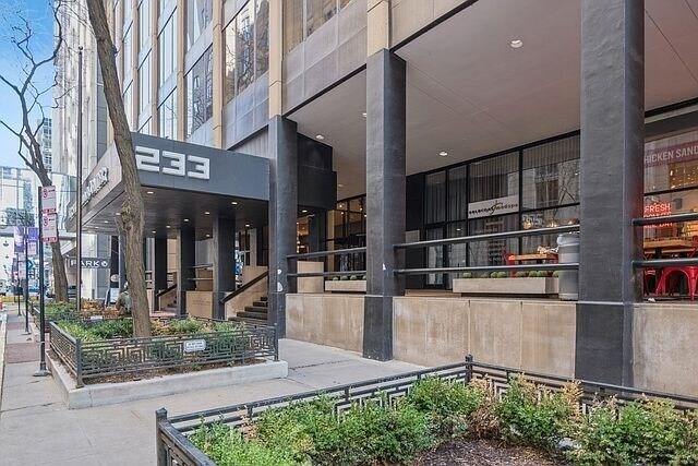 Frente del edificio - 233 E Erie St