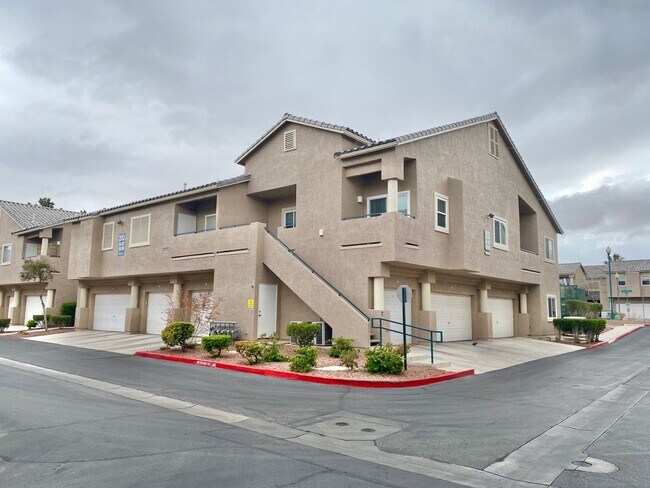 Building Photo - STUNNING 2 BEDROOM 2 FULL BATHS 2 CAR ATTA...