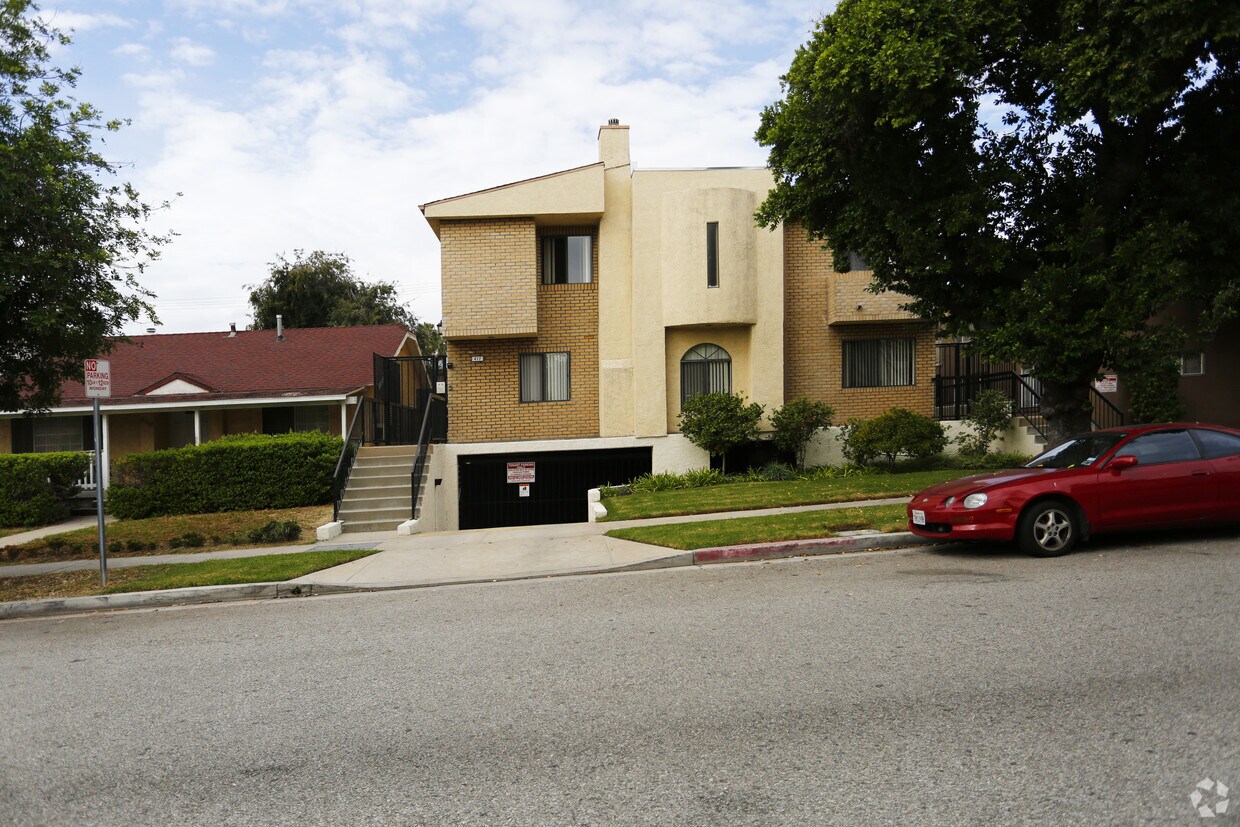 Building Photo - 417 Fischer St
