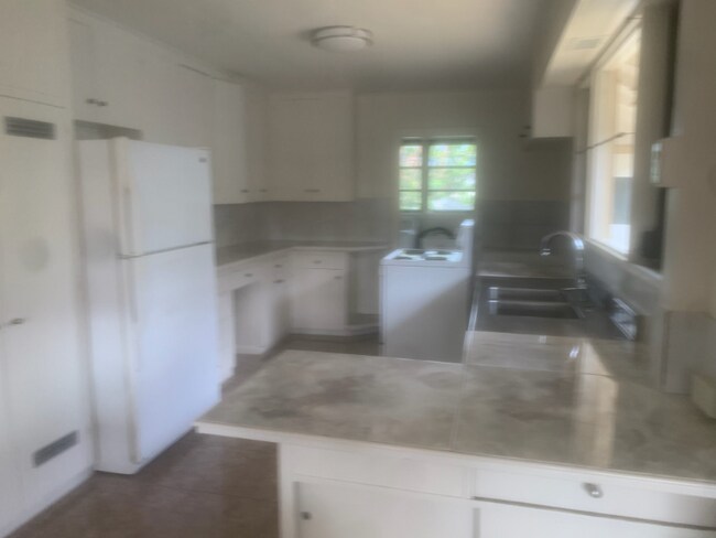 Foto del edificio - 921 Luawai St