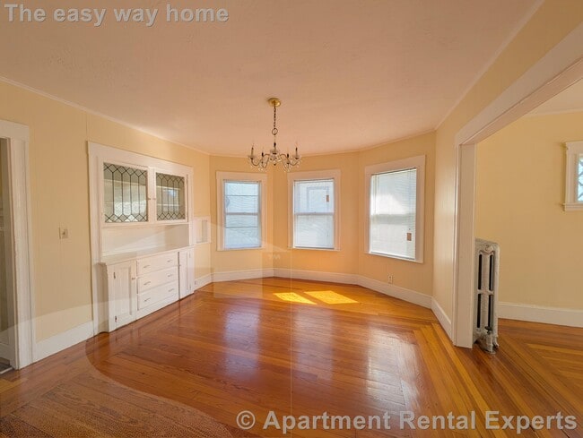 Building Photo - 58 Monument St