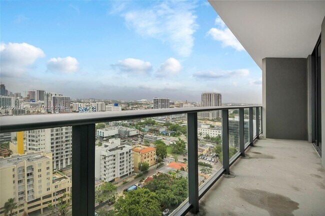 Foto del edificio - 501 NE 31st St
