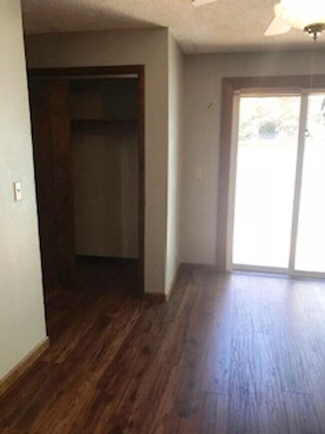 Building Photo - 3Bd/2Ba Single Story Home-Available soon!