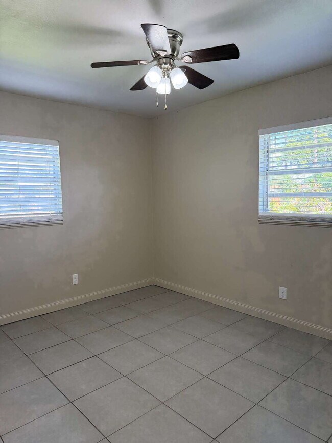 Foto del edificio - Adorable 4 bedroom 2 bath home in Central Lakeland with NO HOA