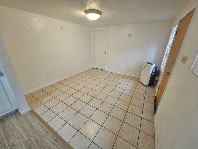 Foto del edificio - 2 Bedroom 1 Bathroom Apartment for Rent in...