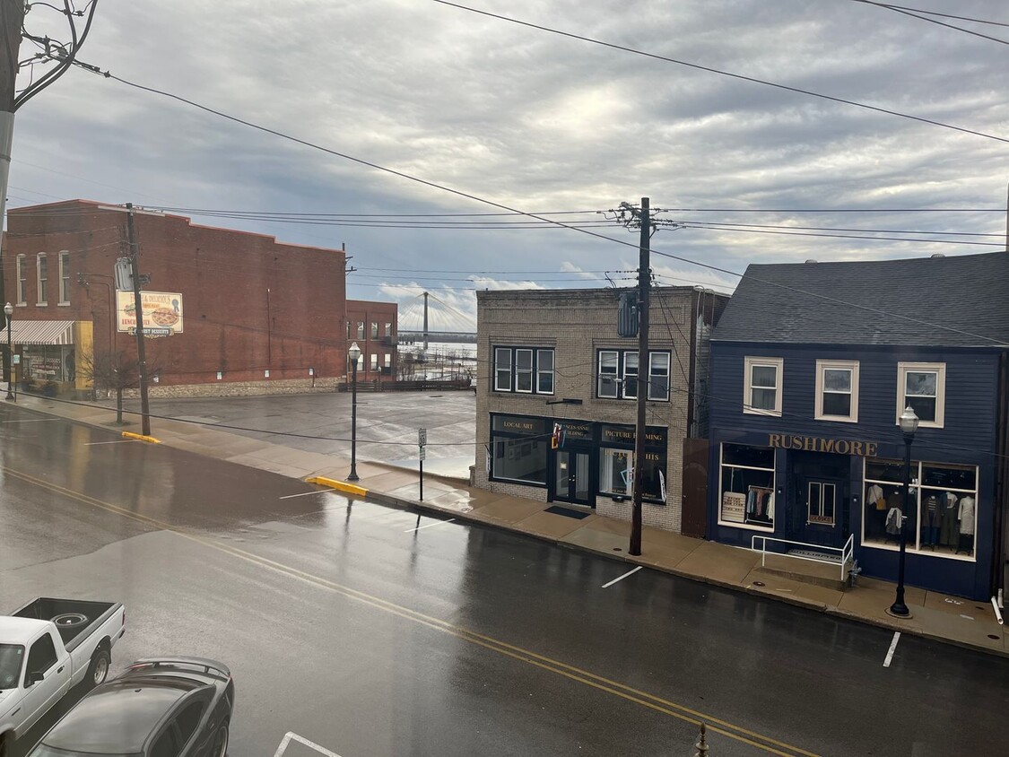 Primary Photo - 10 E Broadway