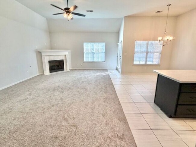 Foto del edificio - Now Leasing A 3 Bedroom 2 Bath Home In Southaven Near Central Park.
