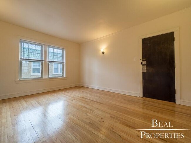 Building Photo - 1 bedroom in CHICAGO IL 60625