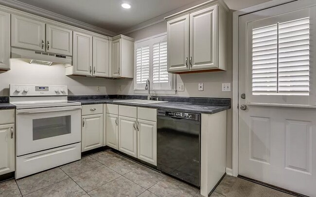 Foto del edificio - 3726 Meadowbrook Ave