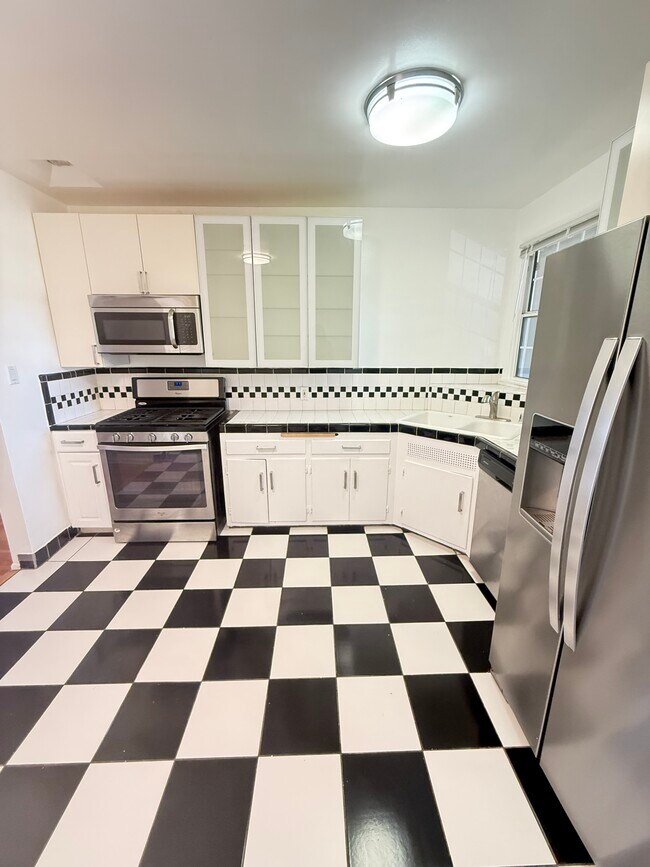 Foto del edificio - 4420 Overland Ave