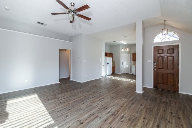 Building Photo - 2920 Oakshire St