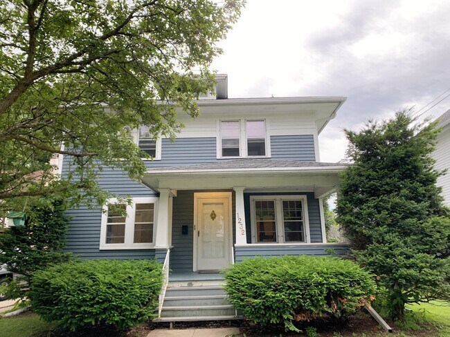 Foto del edificio - 1232 Porlier St